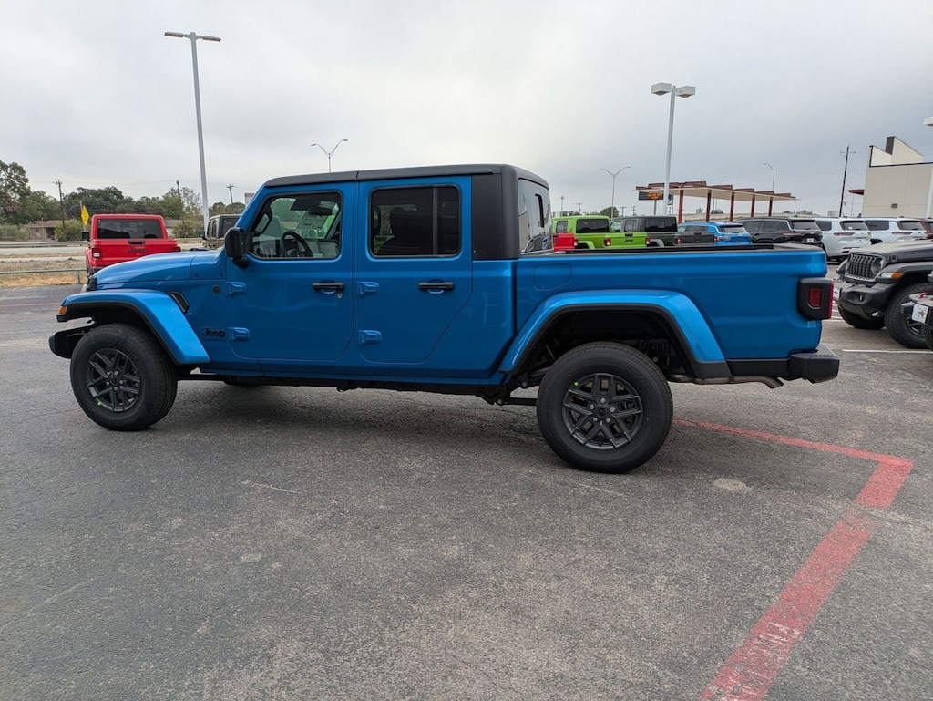 New 2025 Jeep Gladiator SPORT S 4X4 Pickup