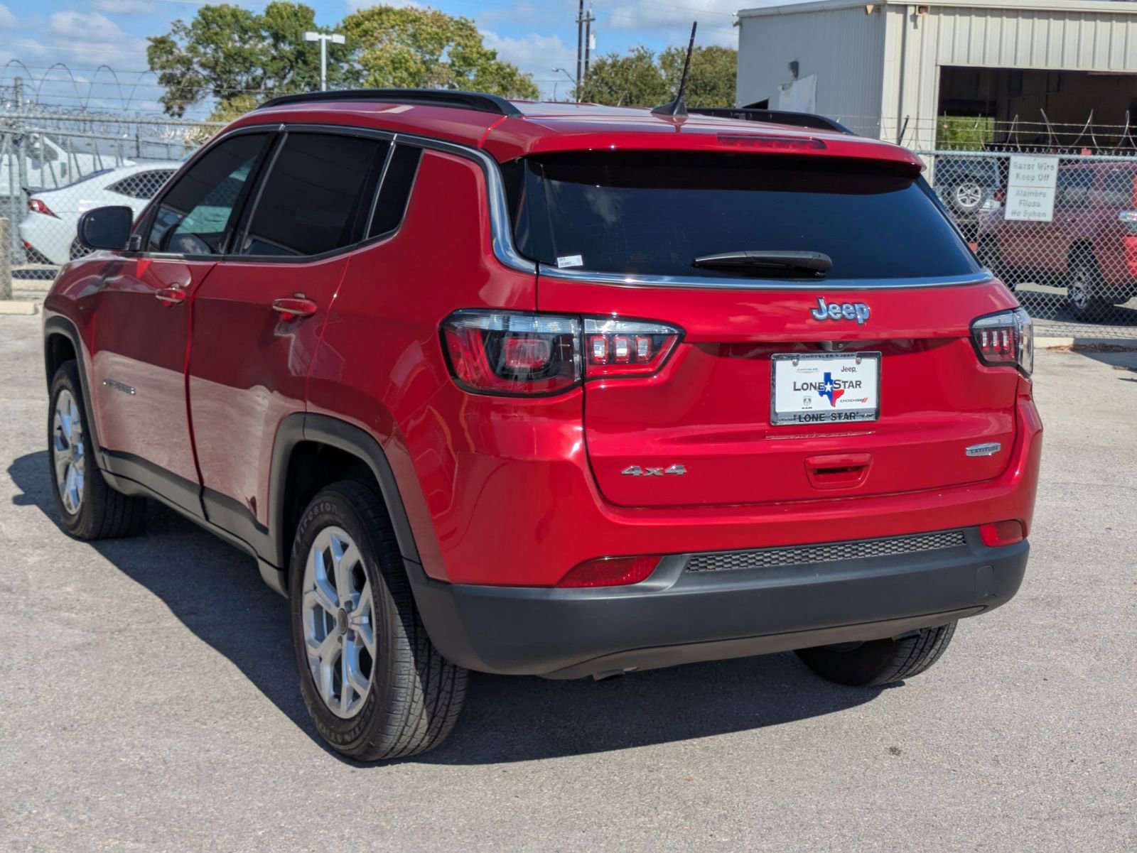 2025 Jeep Compass Latitude photo 3