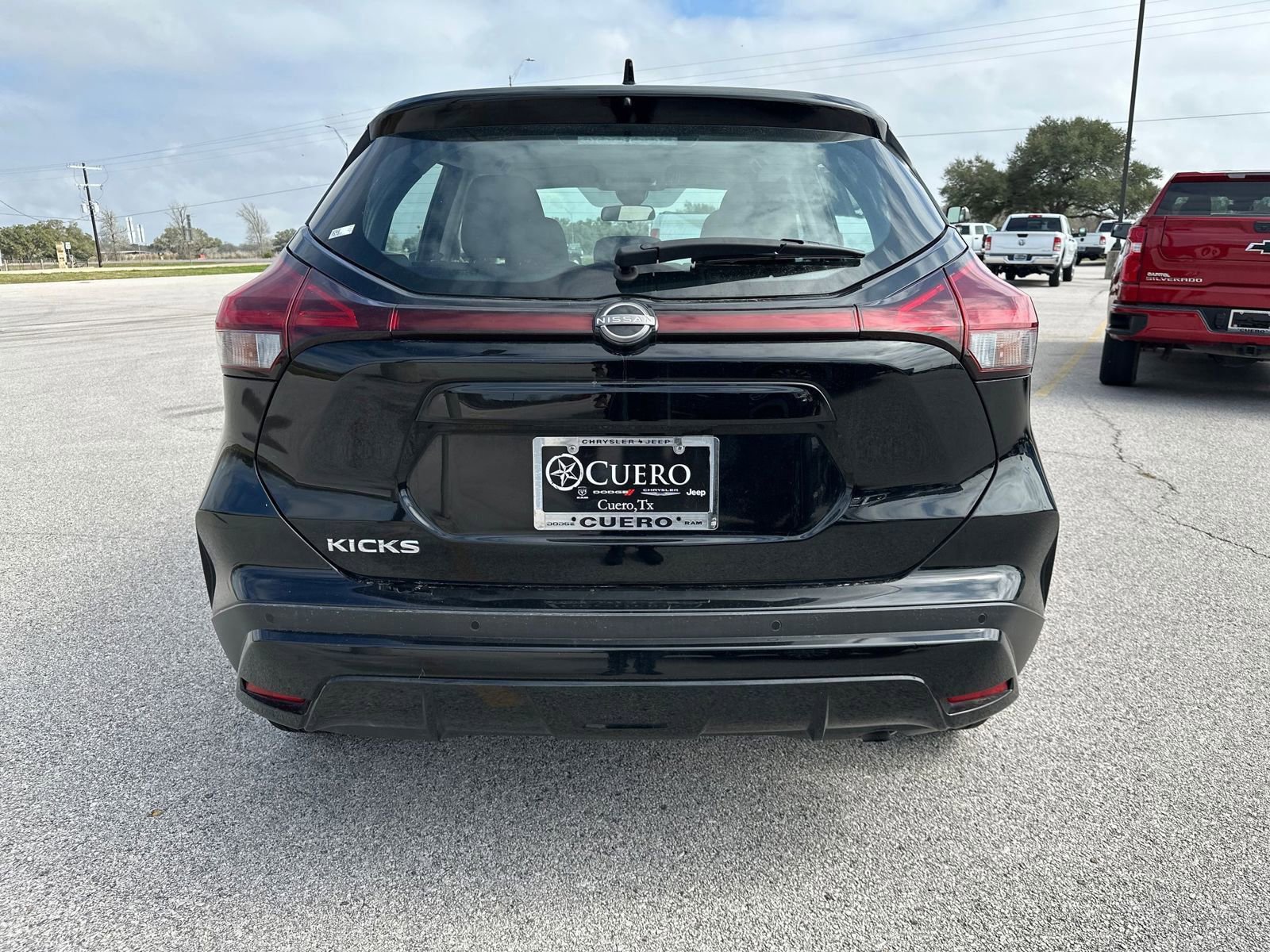 2022 Nissan Kicks S photo 4