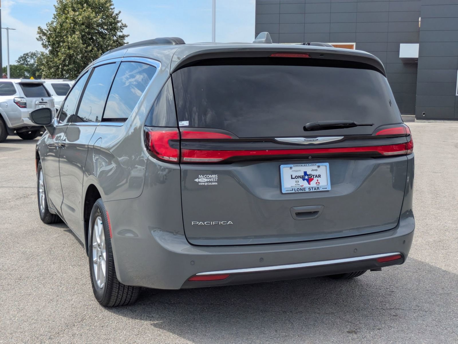 2022 Chrysler Pacifica Touring L photo 3