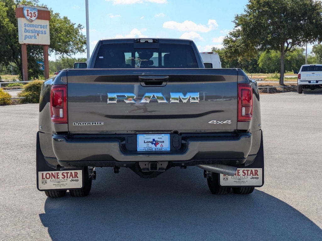 New 2025 Ram 3500 LARAMIE CREW CAB 4X4 8' BOX Pickup