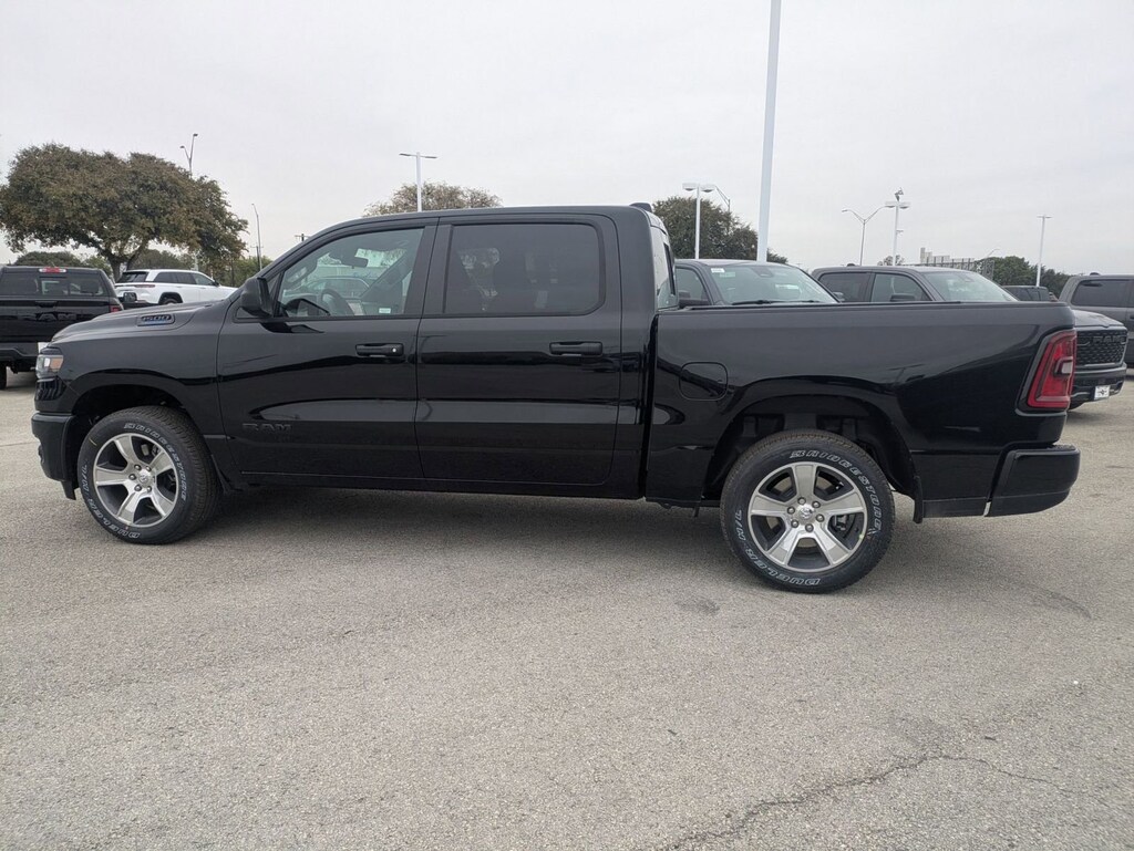 New 2025 Ram 1500 TRADESMAN CREW CAB 4X2 5'7 BOX Pickup