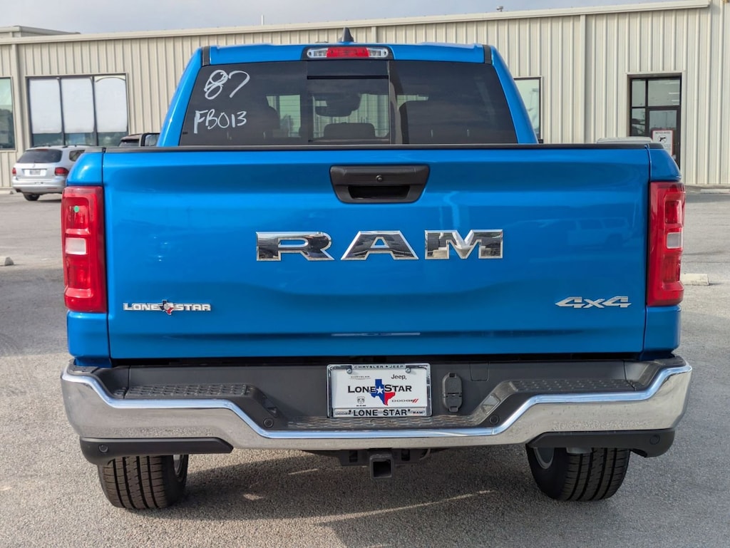 New 2025 Ram 1500 LONE STAR CREW CAB 4X4 5'7 BOX Pickup