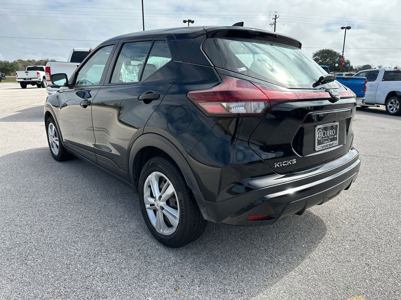 2022 Nissan Kicks S photo 3