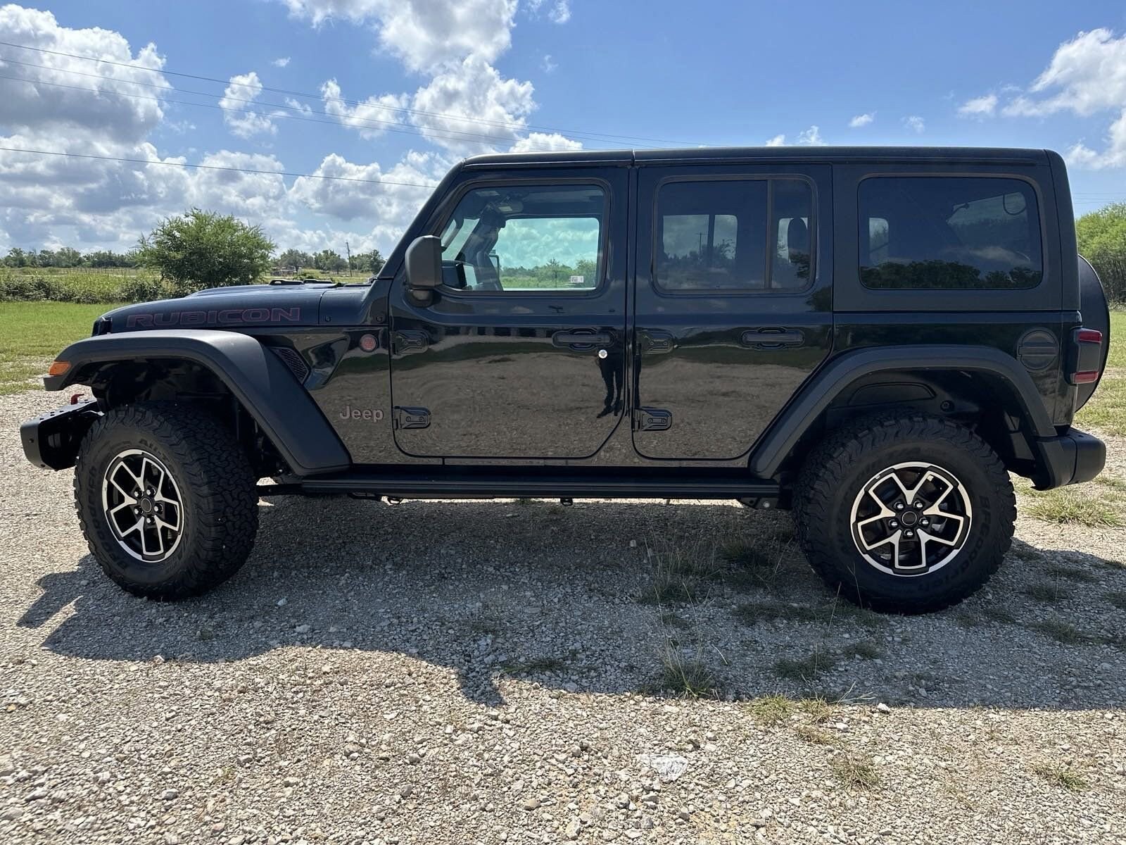 2024 Jeep Wrangler Rubicon photo 3