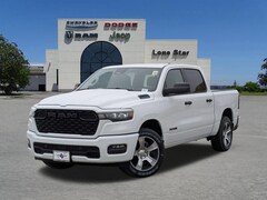 2026 Ram 1500 EXPRESS CREW CAB 4X2 5'7 BOX Pickup