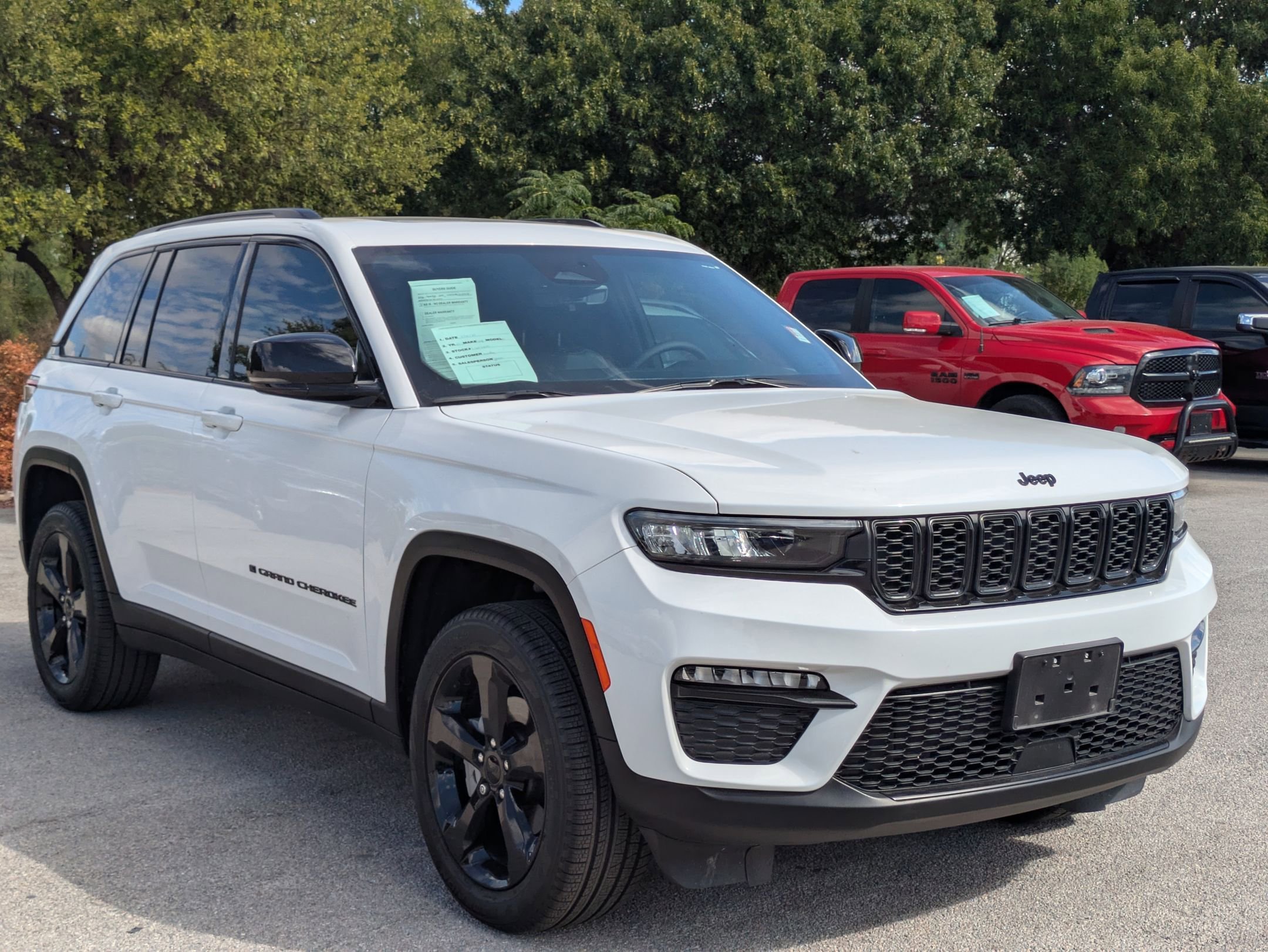 2025 Jeep Grand Cherokee Limited photo 4