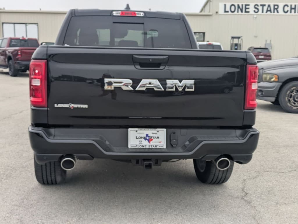New 2025 Ram 1500 LONE STAR CREW CAB 4X2 5'7 BOX Pickup