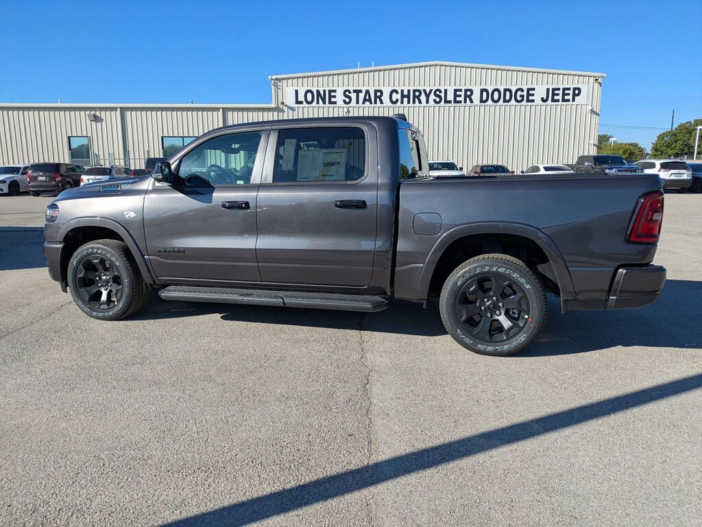 New 2026 Ram 1500 LONE STAR CREW CAB 4X4 5'7 BOX Pickup