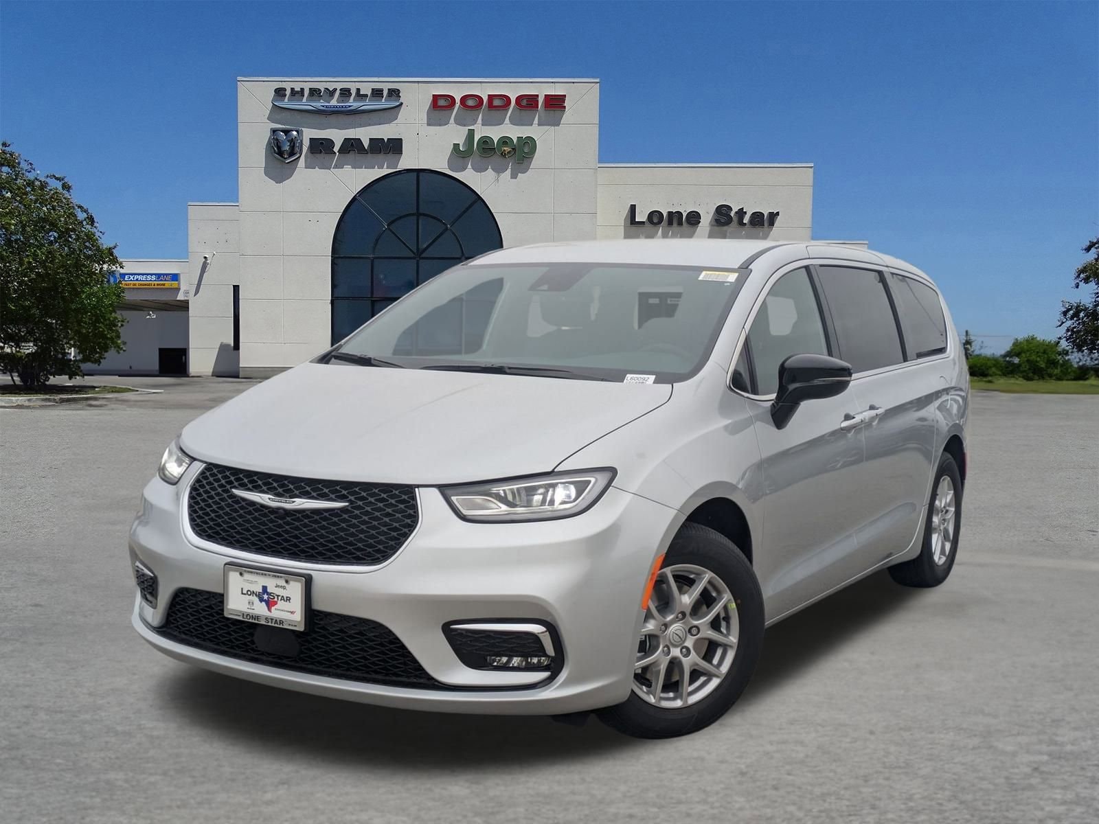 2026 Chrysler Pacifica Select's photo