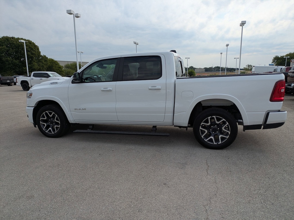 New 2026 Ram 1500 LARAMIE CREW CAB 4X4 5'7 BOX Pickup