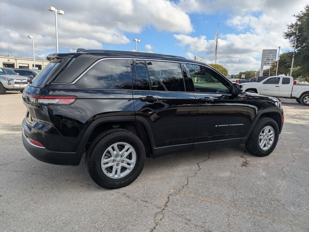 Used 2025 Jeep Grand Cherokee Laredo Laredo 4x4