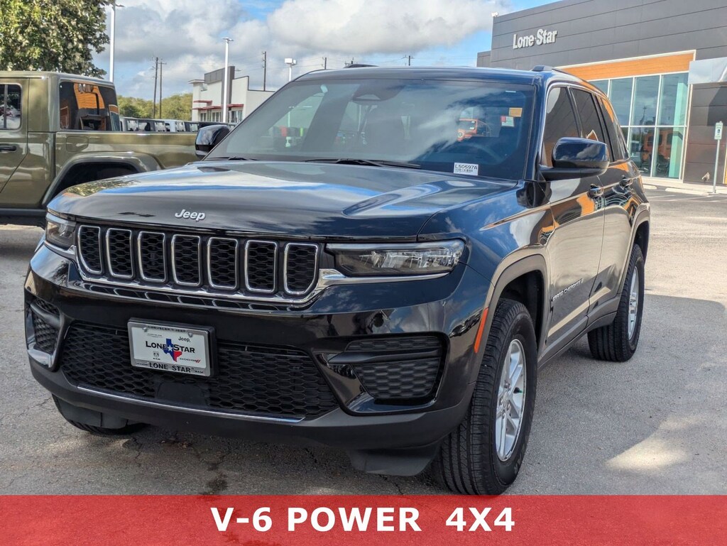 Used 2025 Jeep Grand Cherokee Laredo Laredo 4x4