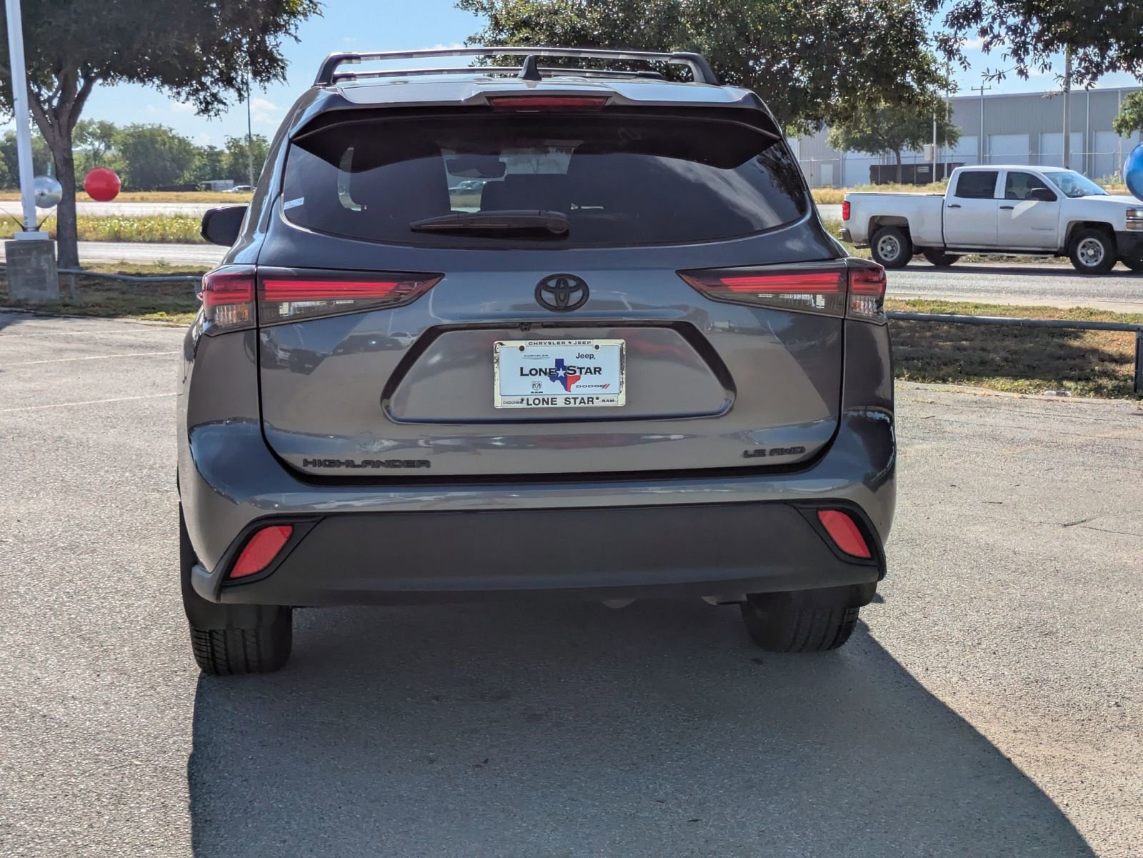 2024 Toyota Highlander LE photo 4