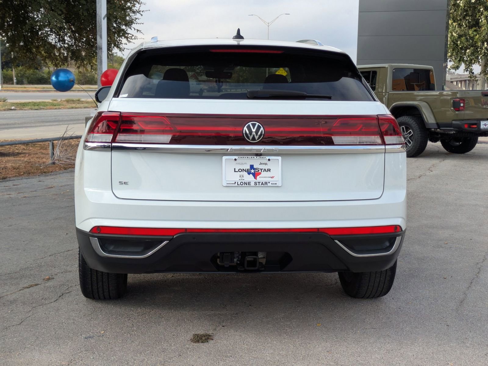 2024 Volkswagen Atlas Cross Sport SE Technology photo 3