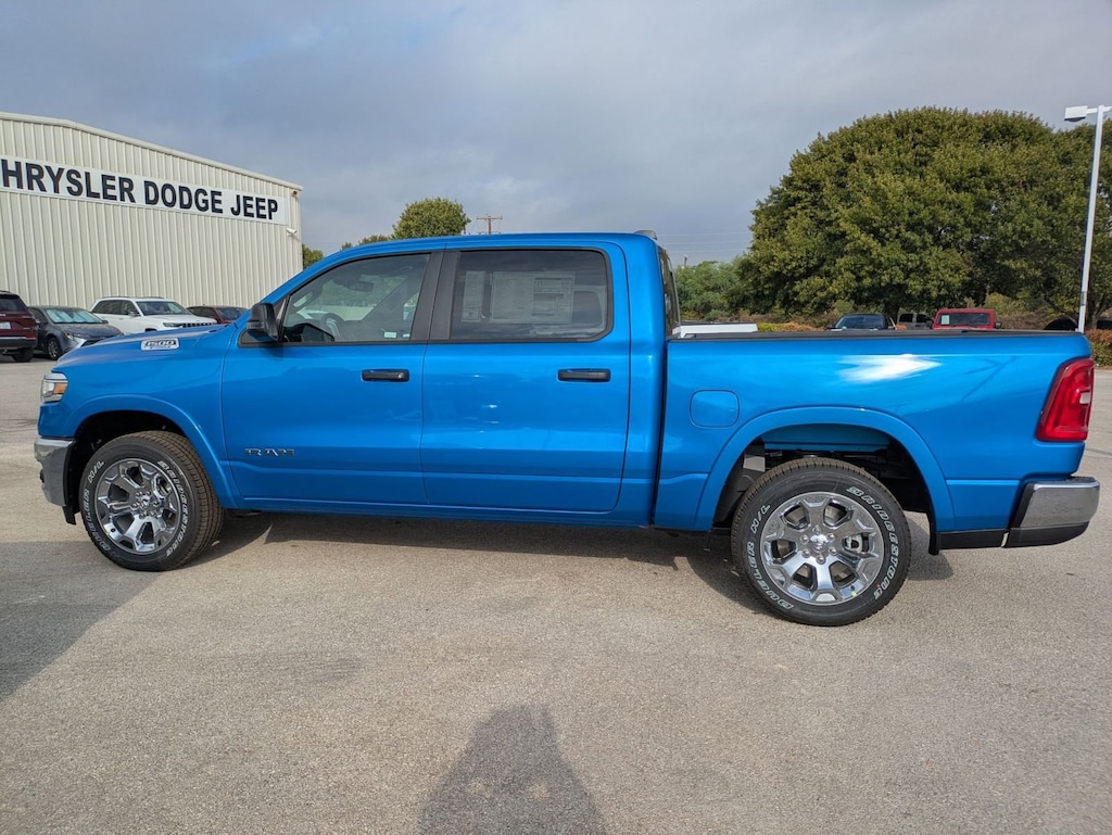 New 2025 Ram 1500 LONE STAR CREW CAB 4X4 5'7 BOX Pickup