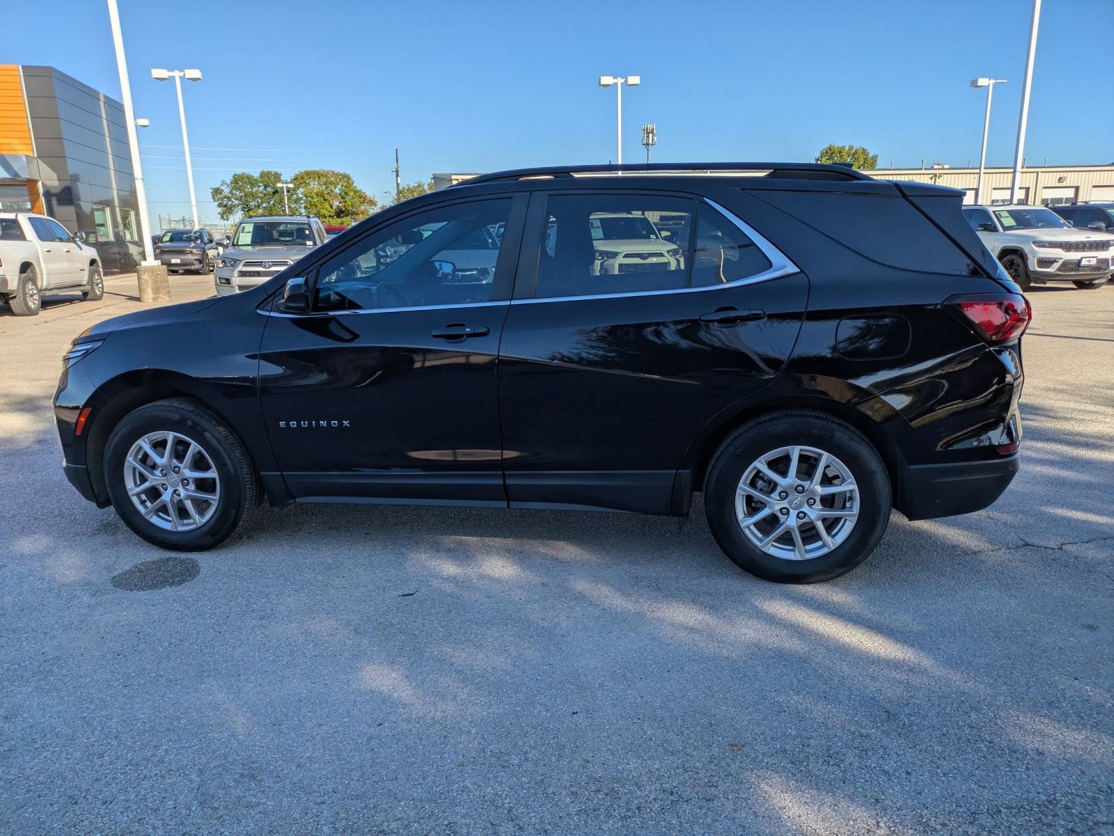 2022 Chevrolet Equinox photo 2