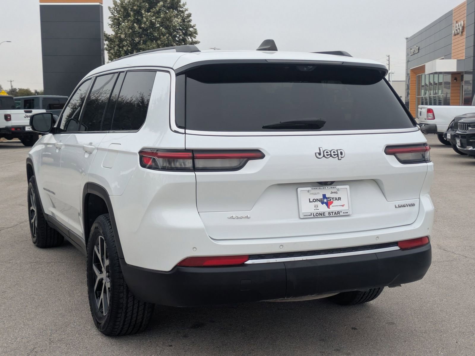 2023 Jeep Grand Cherokee Limited photo 3