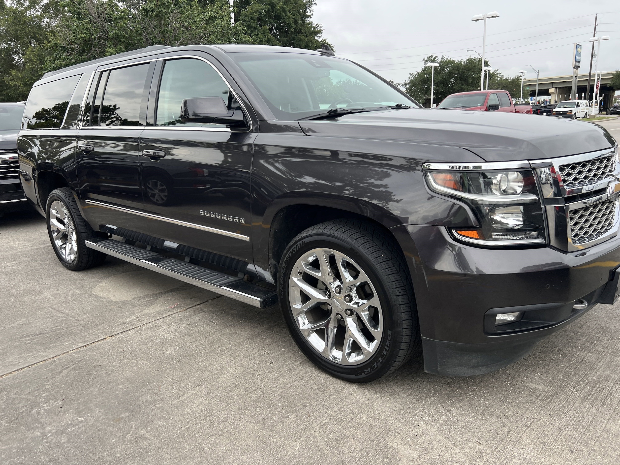 Used 2017 Chevrolet Suburban LT with VIN 1GNSCHKC7HR367594 for sale in Baytown, TX