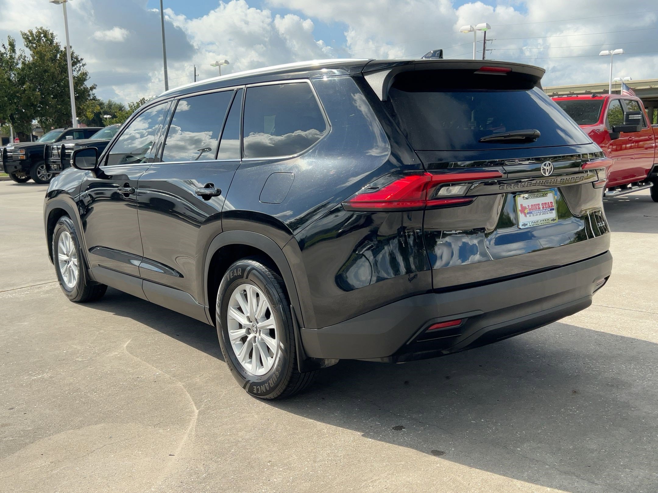 2024 Toyota Grand Highlander XLE photo 3