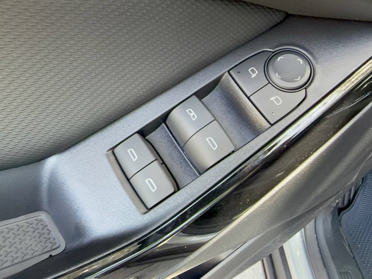2027 Chevrolet Equinox LT - Photo 27