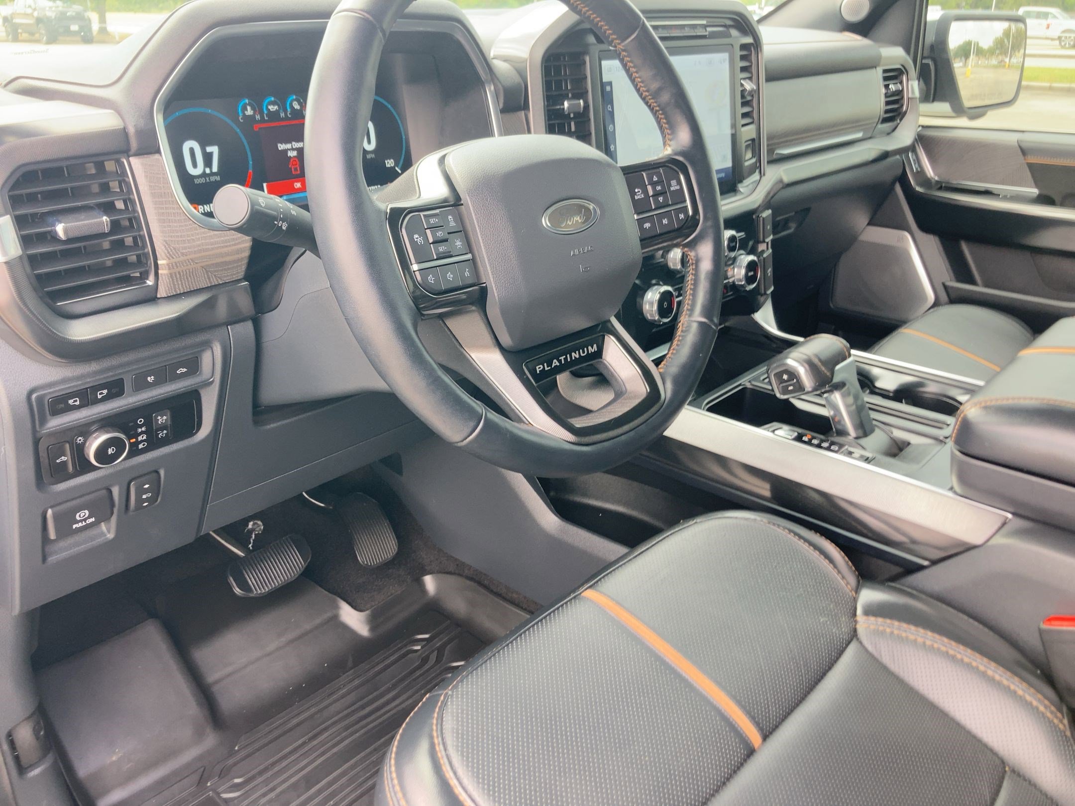 2023 Ford F-150 Platinum photo 4