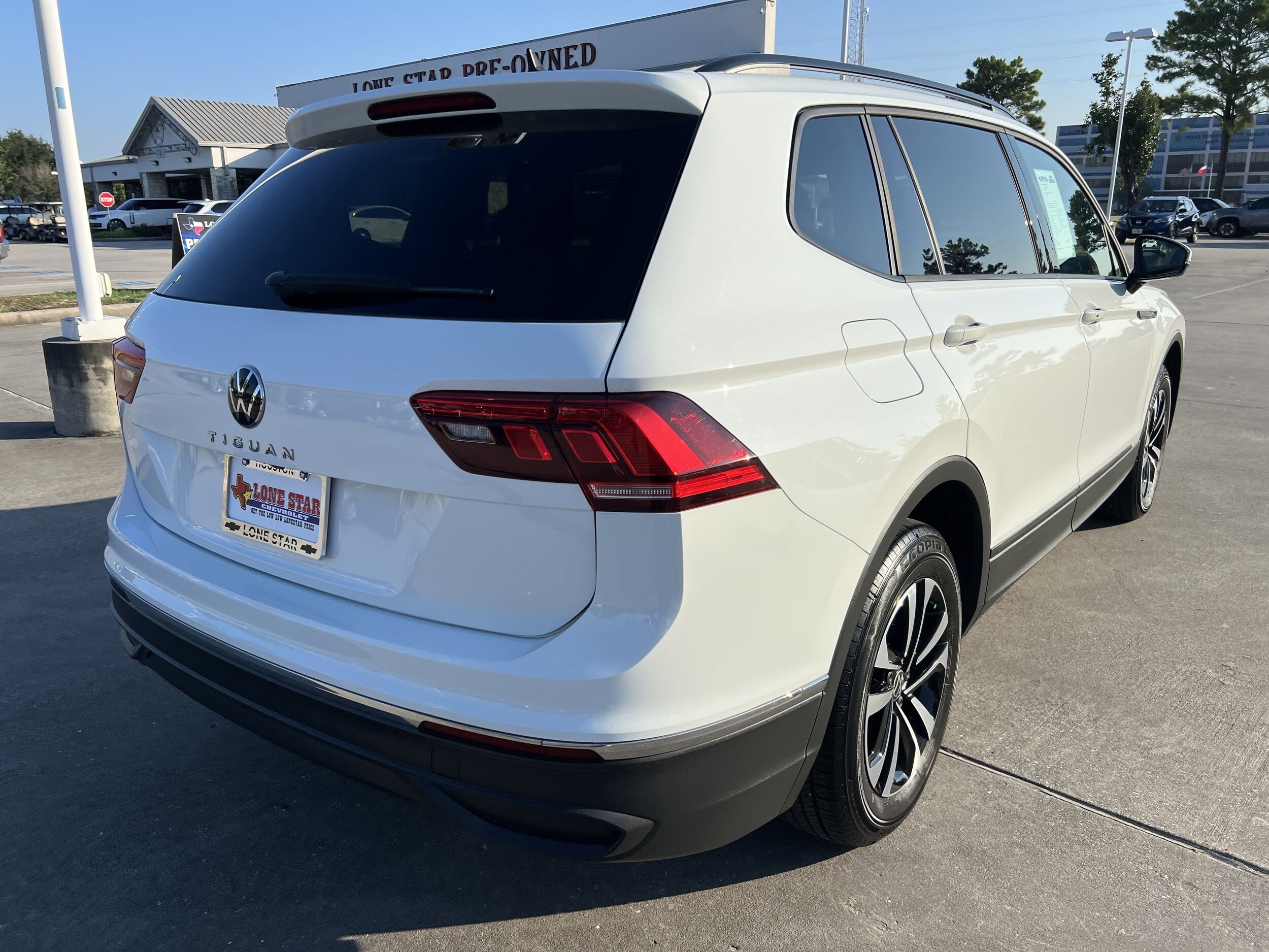2022 Volkswagen Tiguan S photo 3