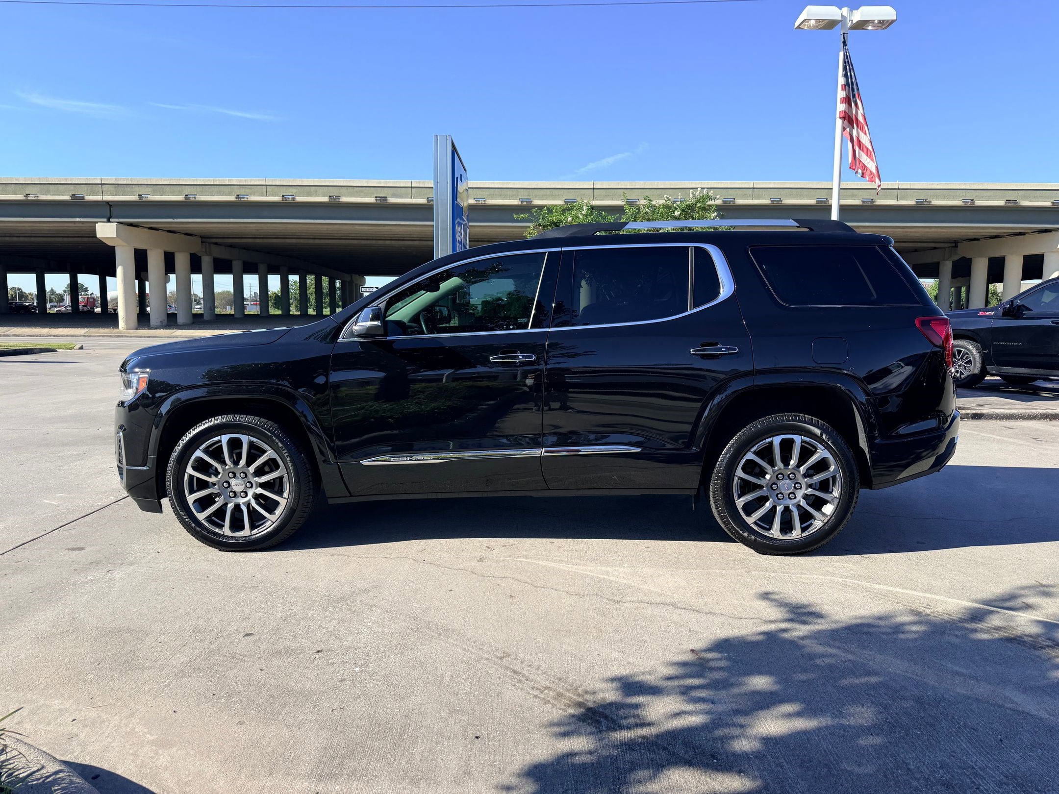 2023 Gmc Acadia Denali photo 2