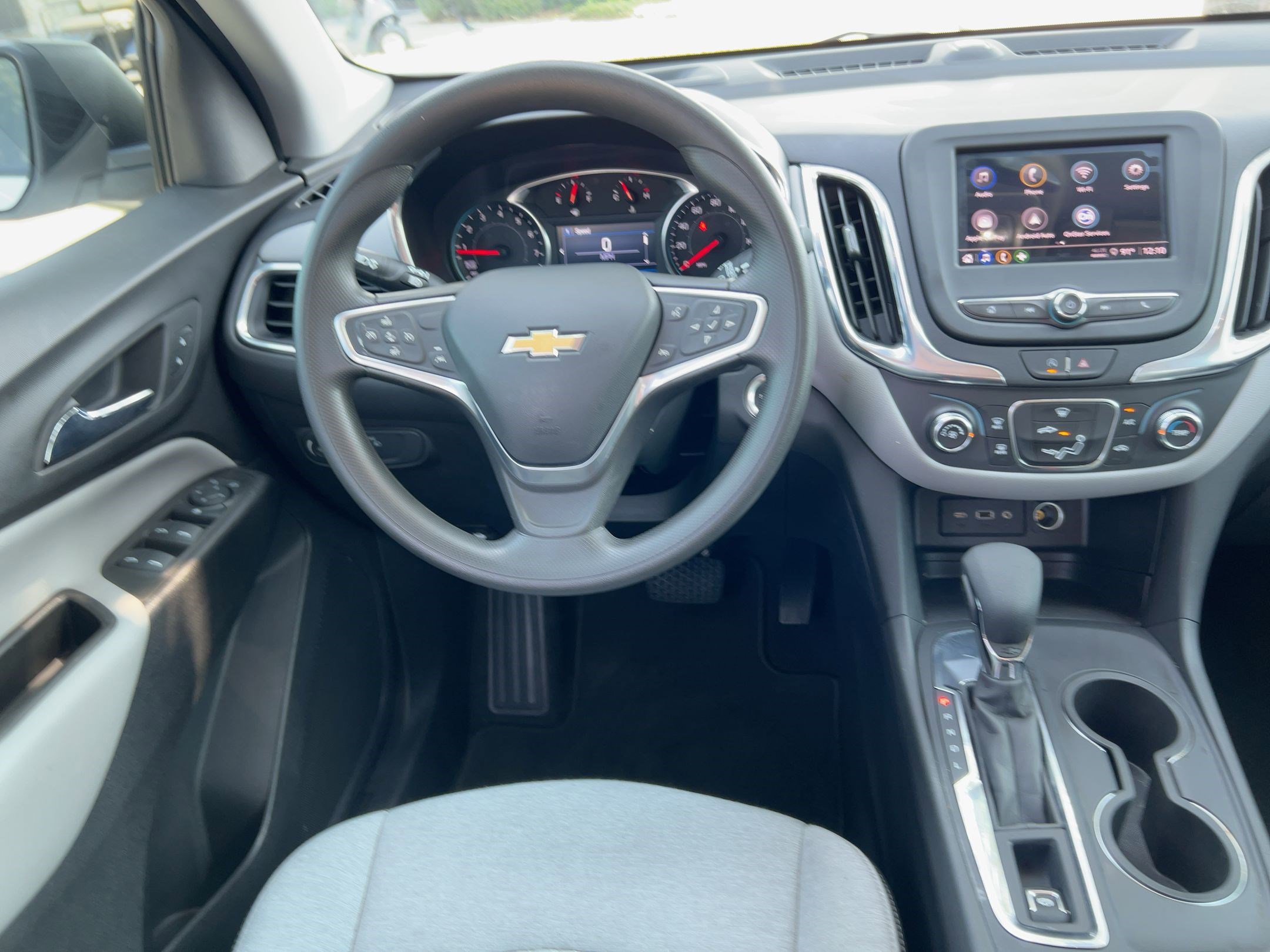 2023 Chevrolet Equinox LS photo 2