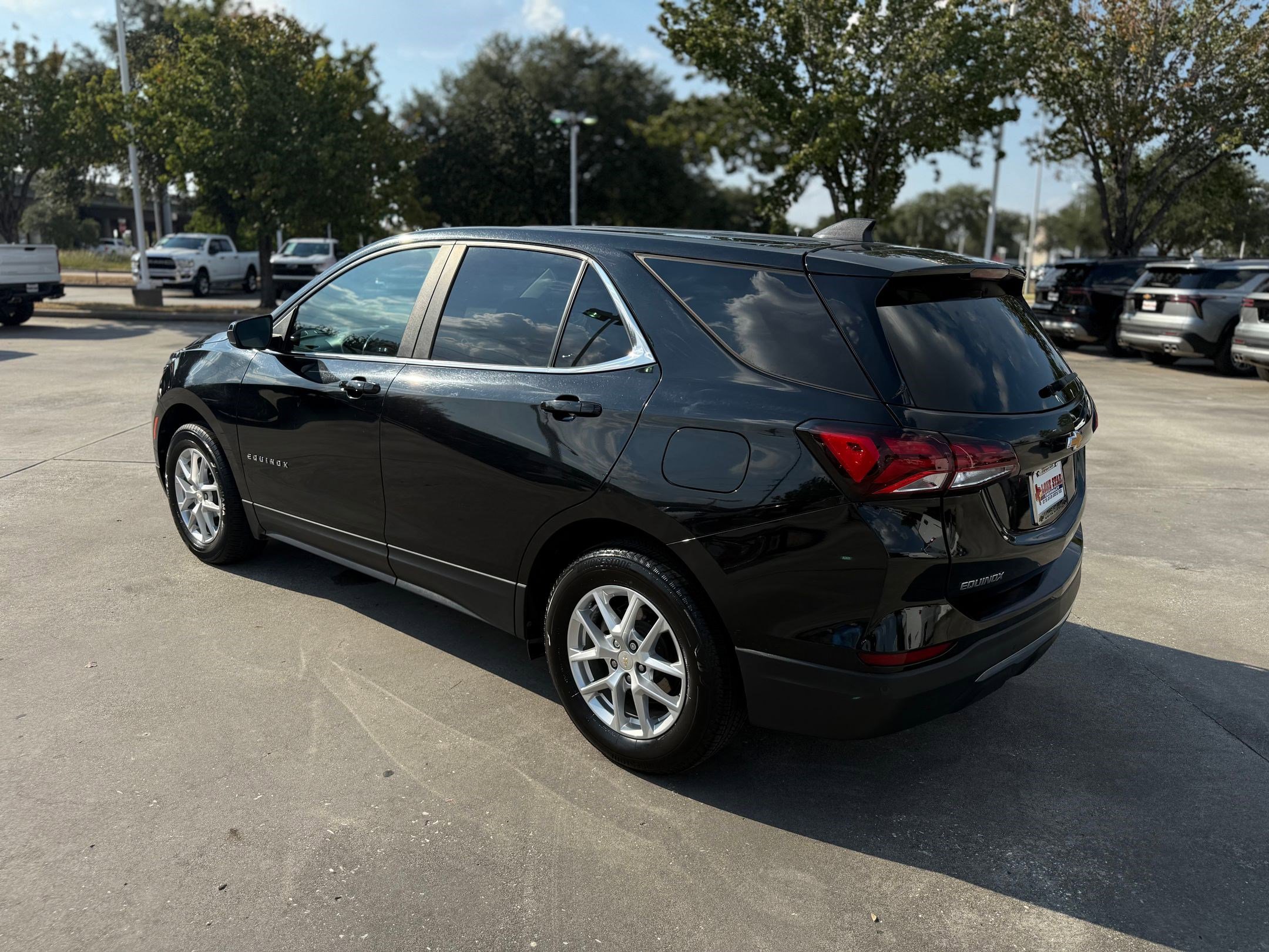 2022 Chevrolet Equinox LT photo 2