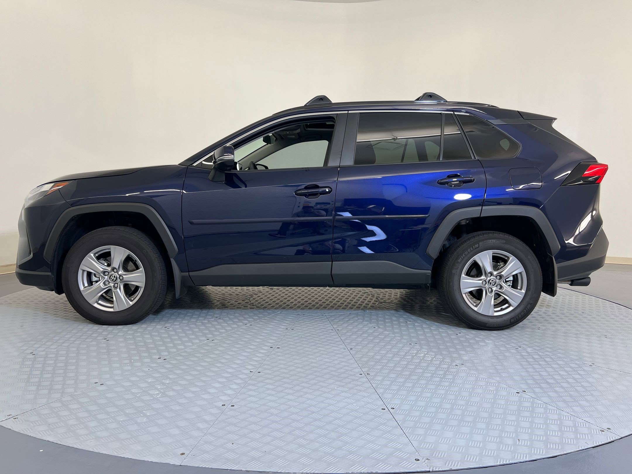 2025 Toyota RAV4 XLE photo 2