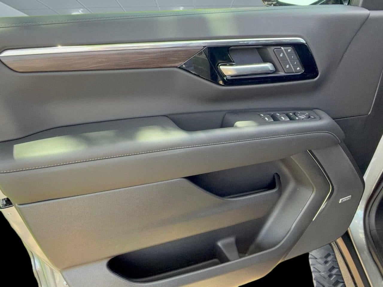 2026 Chevrolet Tahoe Z71 - Photo 14