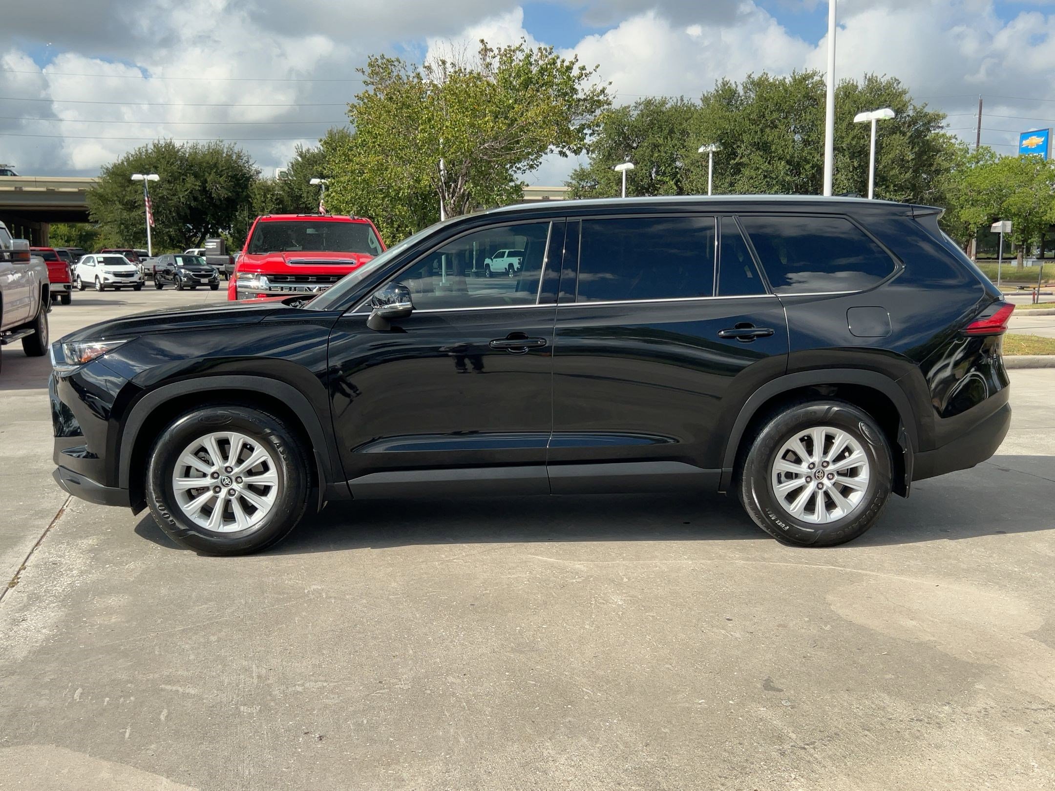 2024 Toyota Grand Highlander XLE photo 2
