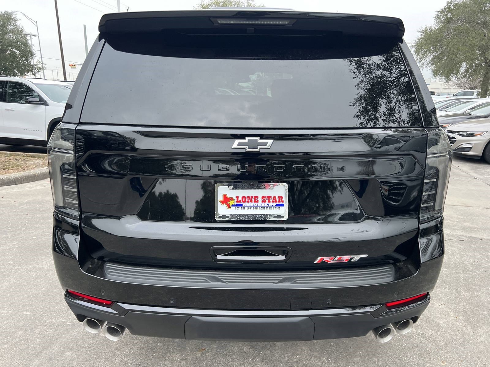 2025 Chevrolet Suburban RST photo 4