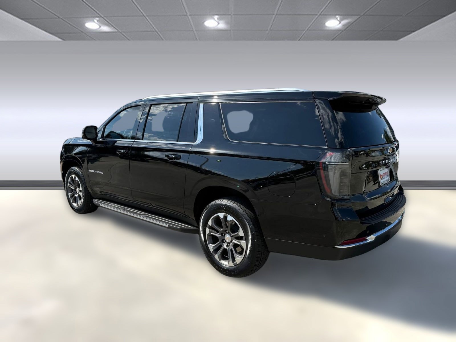 2025 Chevrolet Suburban LT photo 3