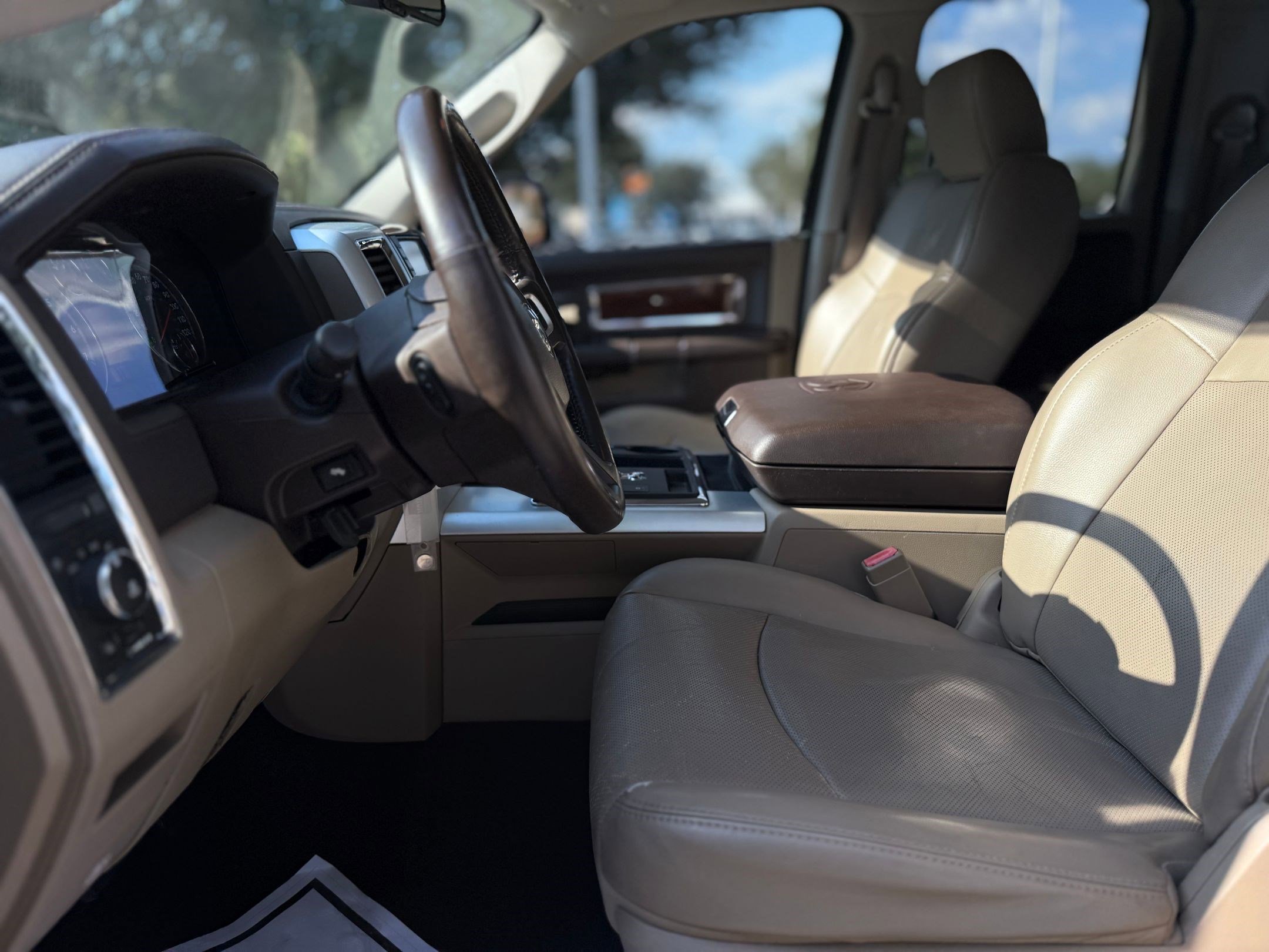 2011 Ram 1500 Laramie photo 4