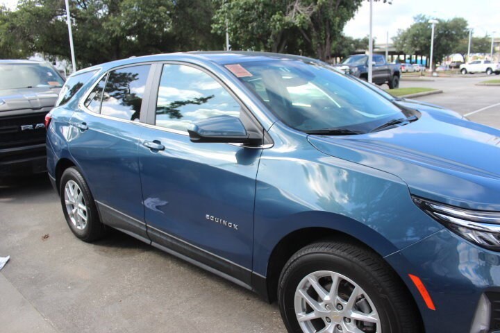 2024 Chevrolet Equinox LT photo 3
