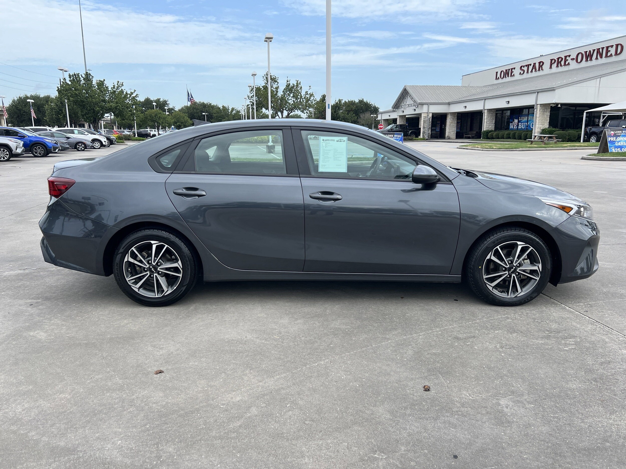 2023 Kia Forte LXS photo 2