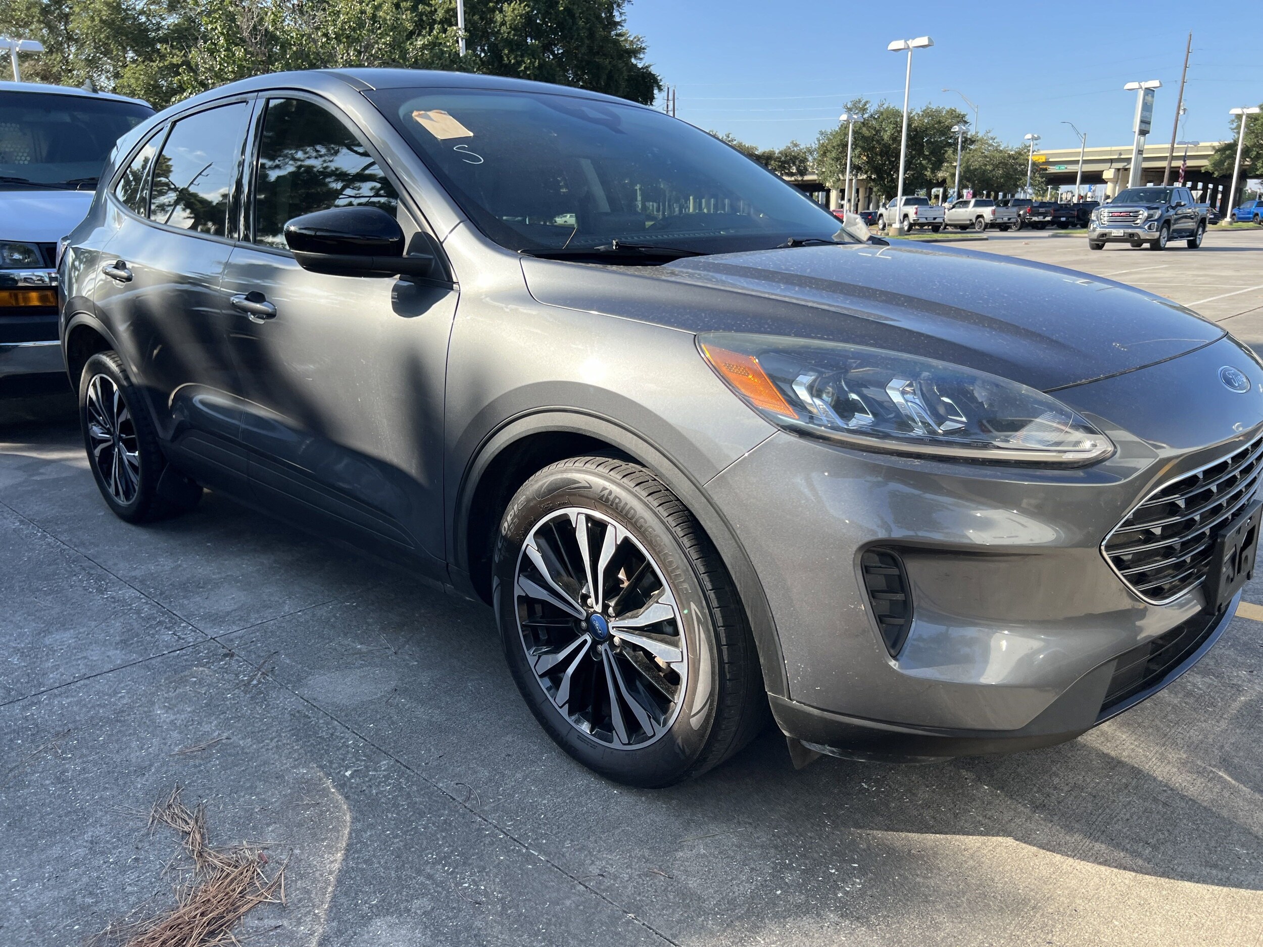 2022 Ford Escape SE photo 2