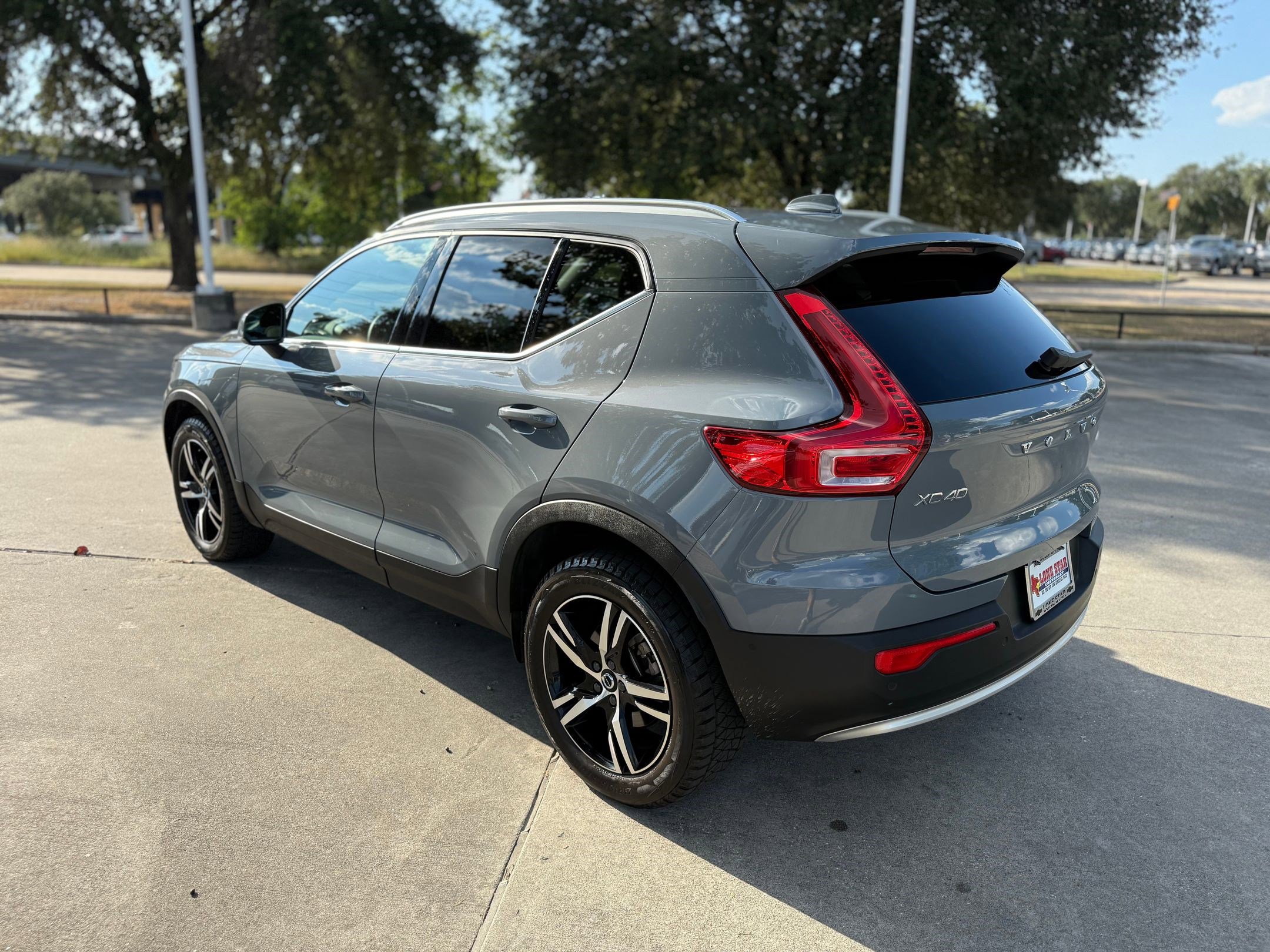 2023 Volvo XC40 Plus photo 2