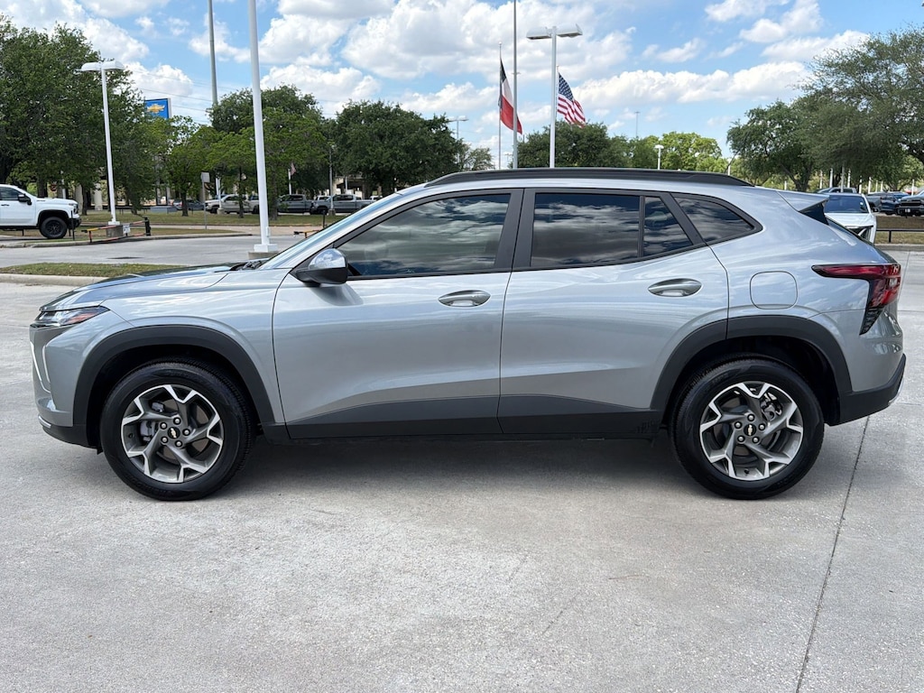 Used 2025 Chevrolet Trax LT SUV