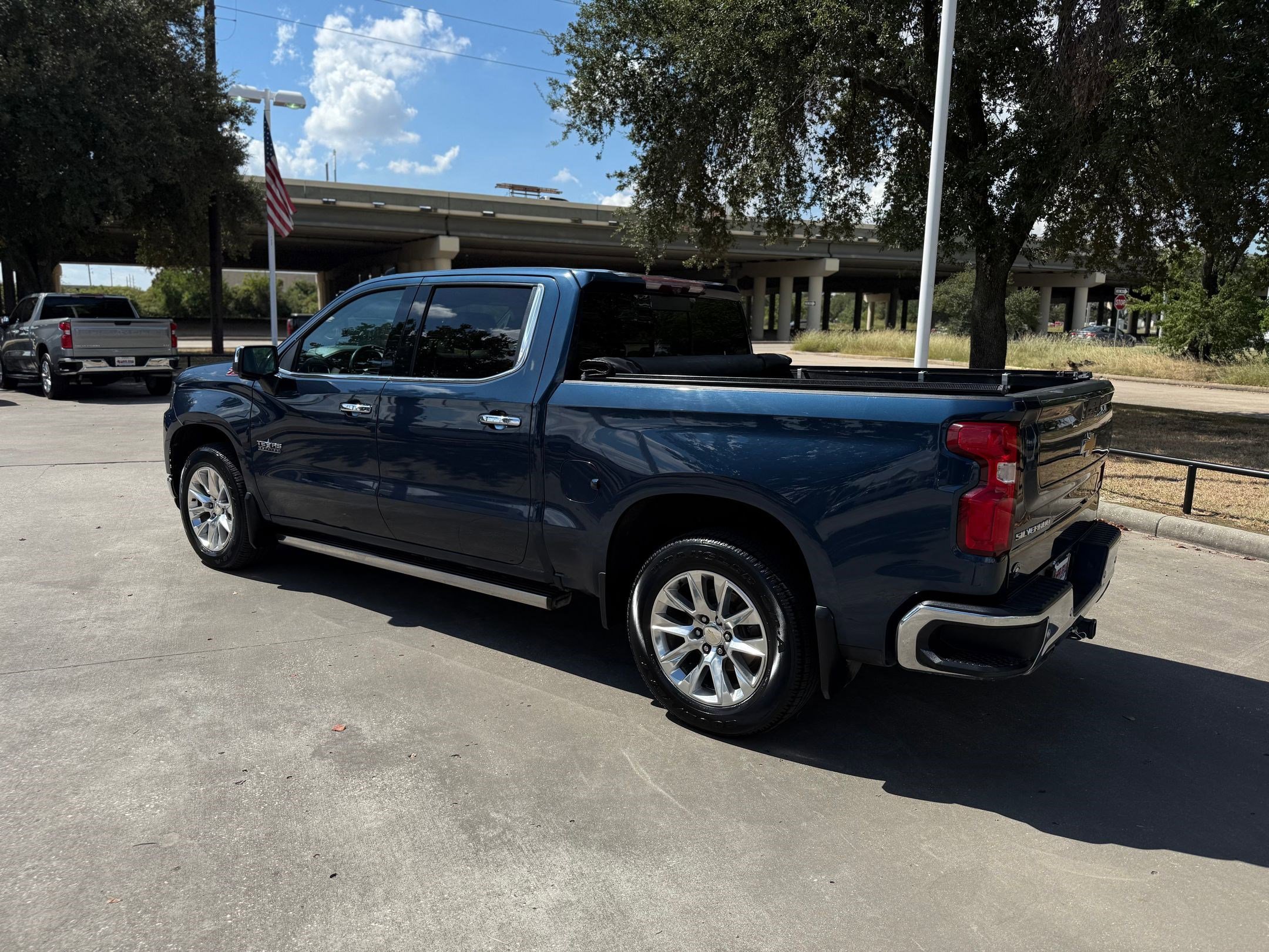 2022 Chevrolet Silverado 1500 LTZ photo 3