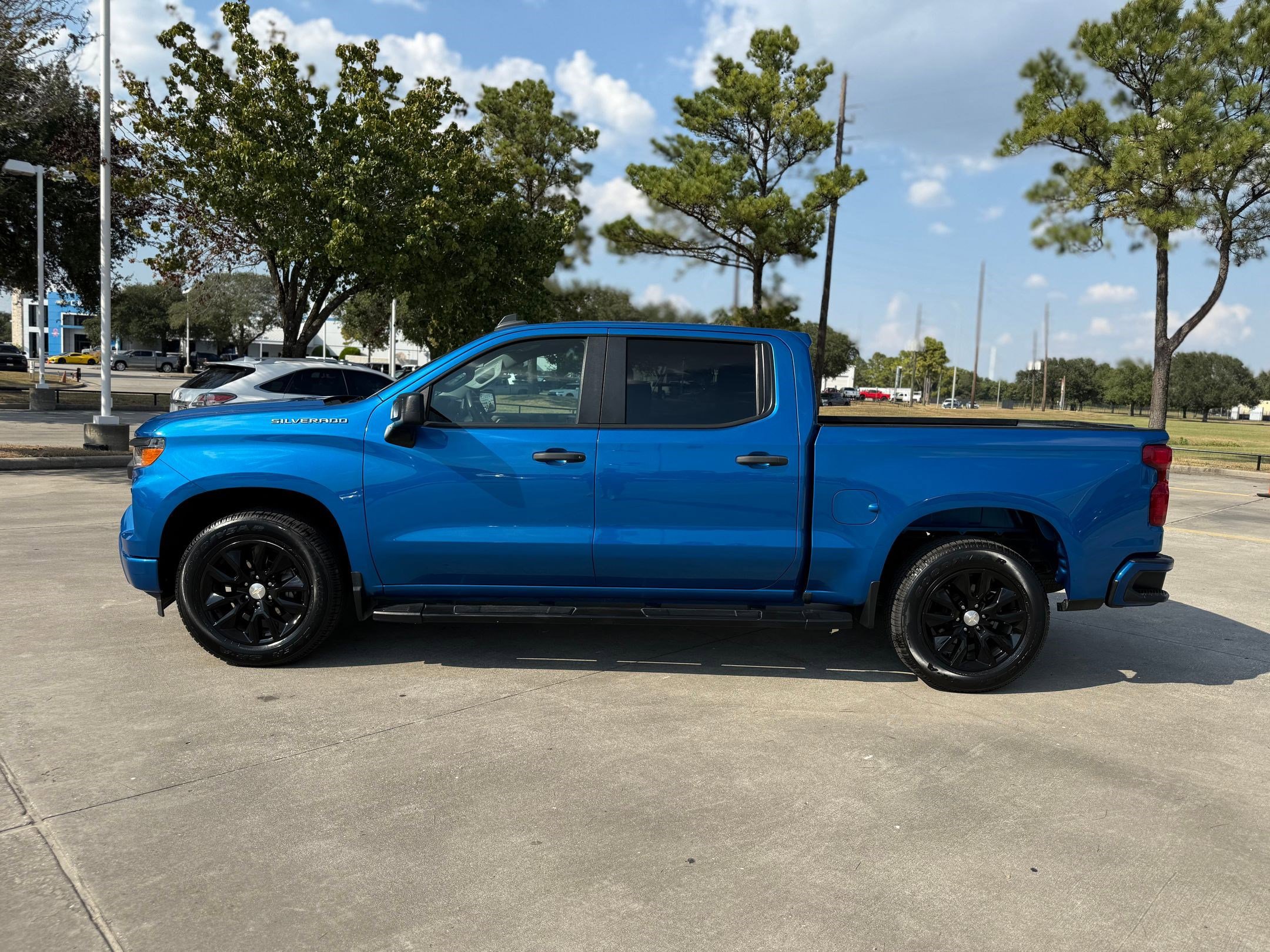 2022 Chevrolet Silverado 1500 Custom photo 2