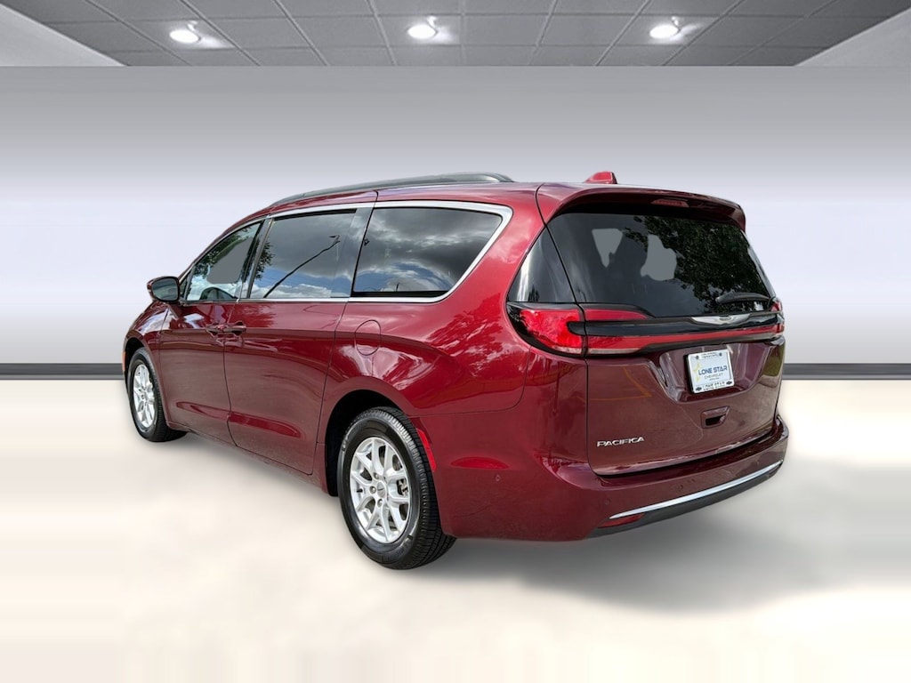 Used 2022 Chrysler Pacifica Touring L Minivan