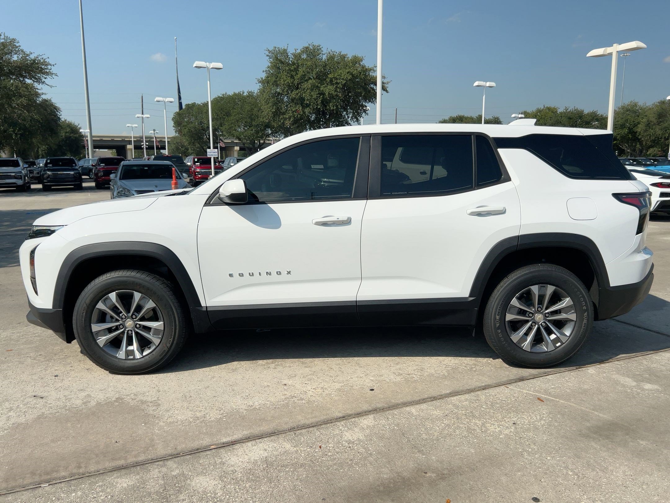 2026 Chevrolet Equinox LT photo 2