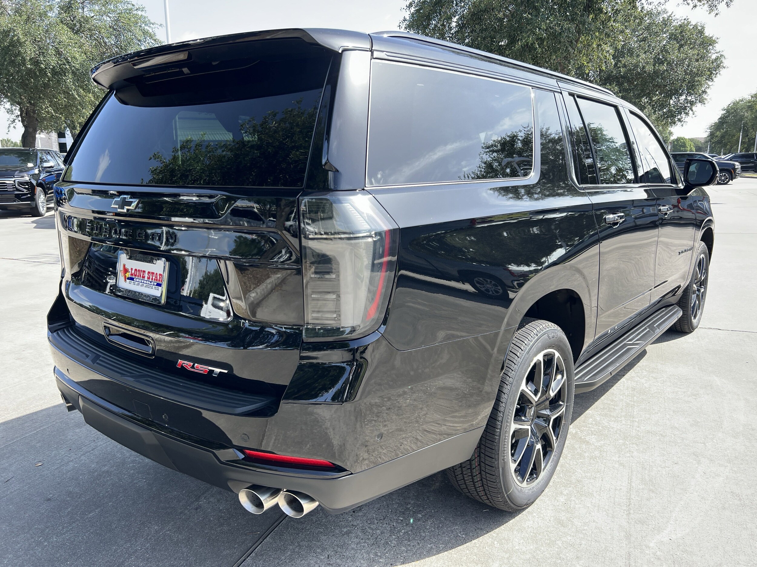 2025 Chevrolet Suburban RST photo 3