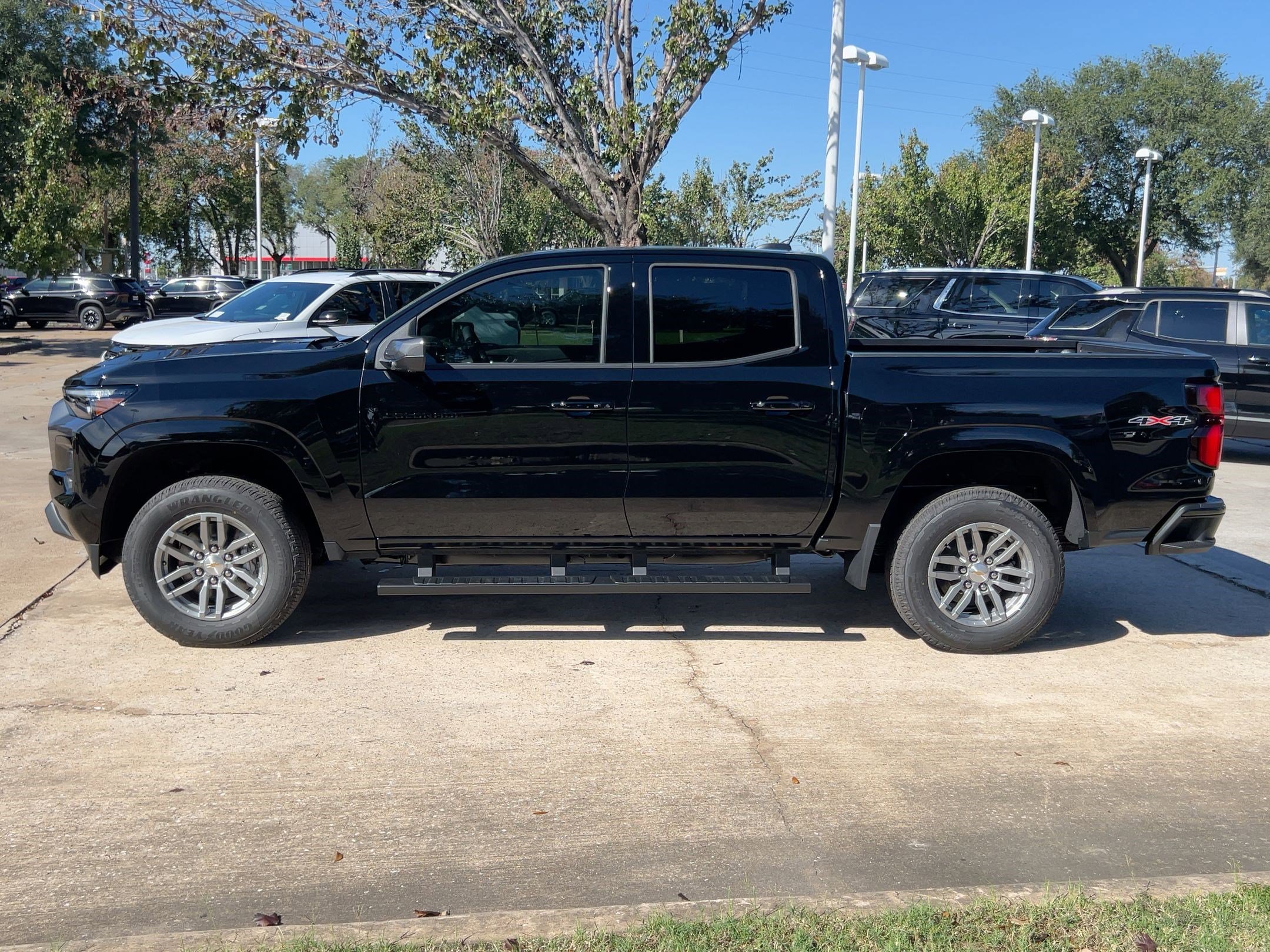 2026 Chevrolet Colorado LT photo 2