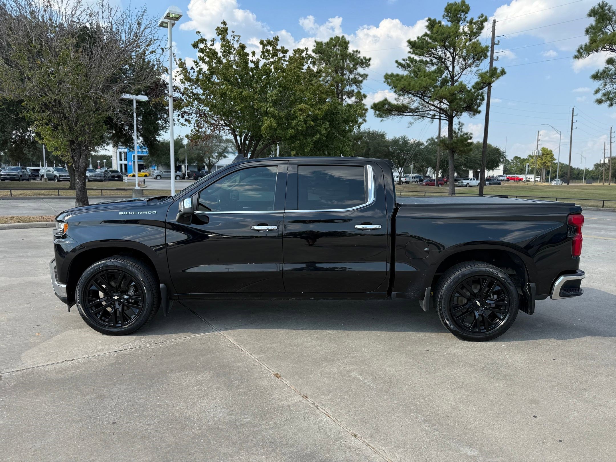 2019 Chevrolet Silverado 1500 LTZ photo 2