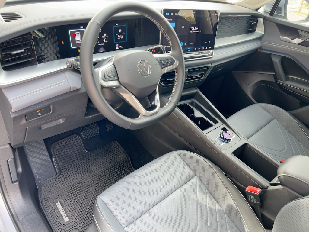 Used 2025 Volkswagen Tiguan 2.0T SE SUV