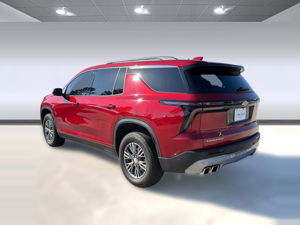 Used 2025 Chevrolet Traverse LT SUV